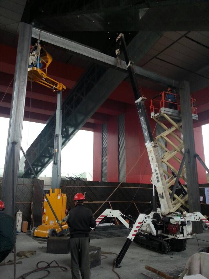 履带式起重机图片